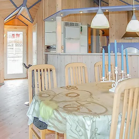 3 Bedroom Awesome In Sjolund Holiday home Hejls