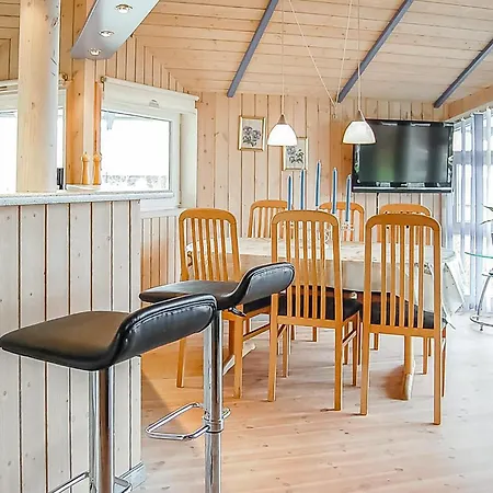 3 Bedroom Awesome In Sjolund Holiday home Hejls